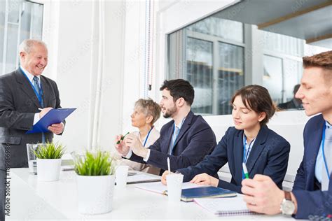 Gruppe Bewerber im Assessment Center Stock Photo | Adobe Stock