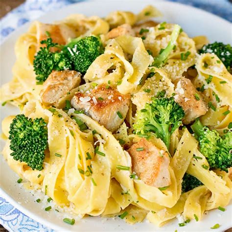 Chicken Alfredo Pasta With Broccoli