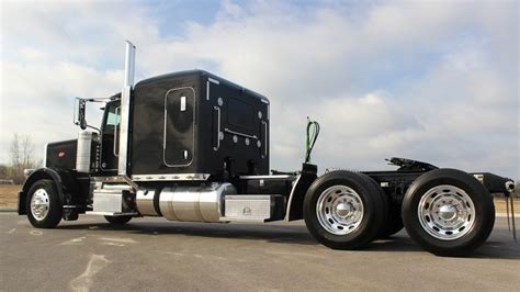 2018 Peterbilt 389 Flat Top Legendary Black X15 Cummins Custom Lights