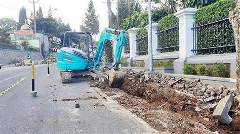 Warga Cikole Sukabumi Keluhkan Proyek Pedestrian Susah Air Pipa Pdam