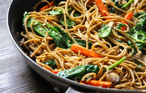 Il Gusto Del Wok Verdure Saltate Con Noodles Carne E Pesce Gusto