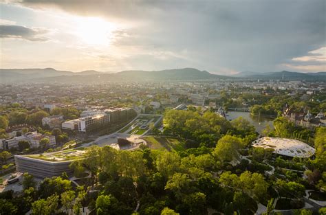 Itthon is megnézheted a Velencei Biennálé Magyar Pavilonját | Az online ...