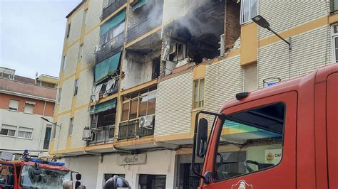 Al Menos Un Muerto Y Dieciséis Heridos Tras Una Fuerte Explosión De Gas En Un Edificio De Badajoz