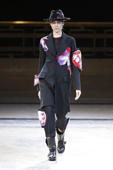 Yohji Yamamoto Ready To Wear Fashion Show Collection Fall Winter