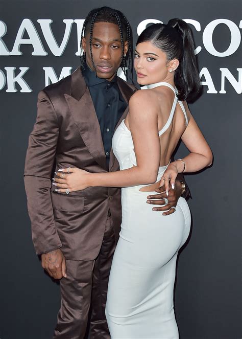 Kylie Jenner Y Su Ex Travis Scott Presentan Documentos Para Cambiar