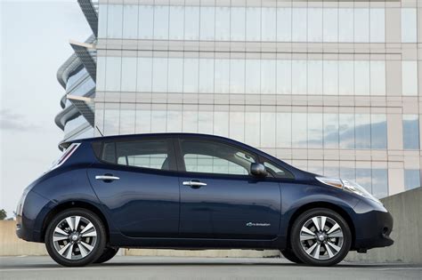 Nissan Leaf Offers Mile Range With Kwh Battery Leaf S