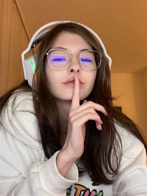 Russian Twitch Streamer Photo Porn Pic