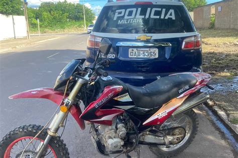 Motocicleta furtada é localizada em casa abandonada no Popular Nova