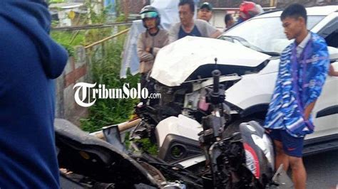 Kecelakaan Maut Tadi Pukul 05 45 Wib Remaja 19 Tahun Tewas Mobil