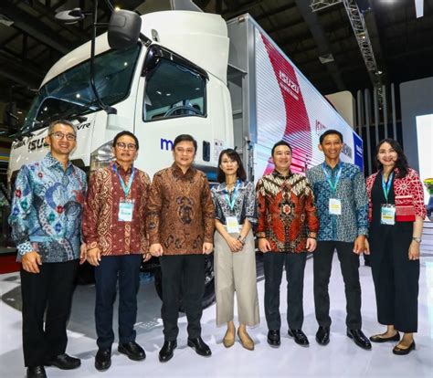 Isuzu Memperkenalkan Inovasi Kendaraan Niaga Di Giicomvec Astra