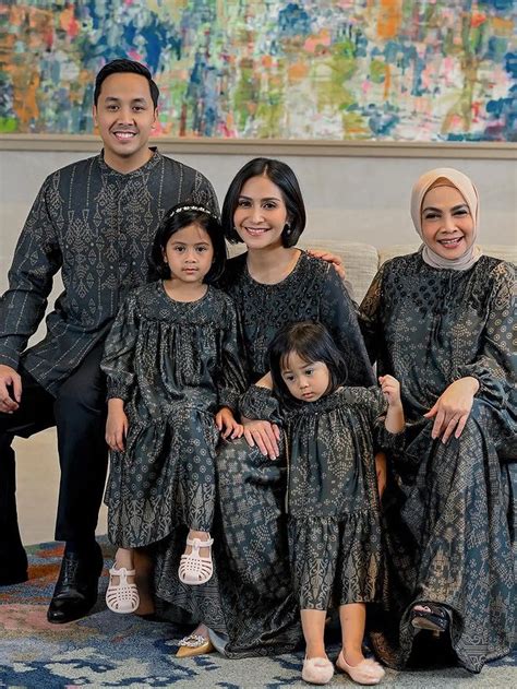 Inspirasi Baju Couple Saat Lebaran Dari Caca Tengker Hingga Syahrini