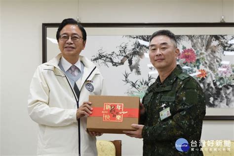 春節前夕慰勞陸軍第六軍團官兵 張善政感謝國軍支援防災、防疫