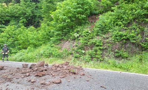 Frana Tra Grantola E Cunardo La Strada Riapre A Senso Unico Alternato