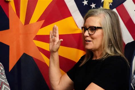 La Demócrata Katie Hobbs Asume La Gobernación De Arizona Independent