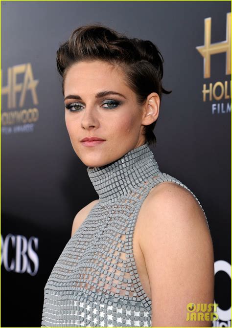 Kristen Stewart Shows Her Smile At Hollywood Film Awards 2014 Photo