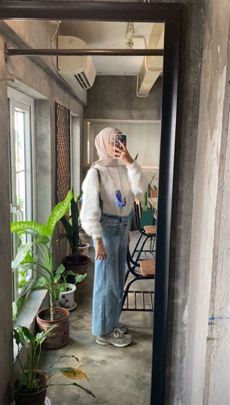 OOTD CAMPUS HIJAB INSPIRATION MIRROR SELFIE Ootd Hijab Hijab Outfit