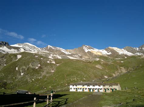 Il Rifugio Vittorio Sella Trekking Inside