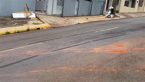 Caminh O N O Aguenta Subir Rua Rosa St Bile Em Apucarana E Desce De R