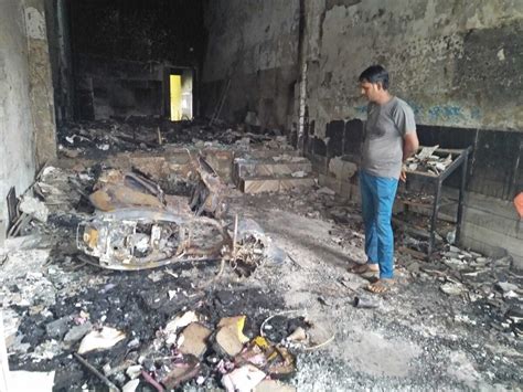 Baghpat Loss Of Lakhs Due To Fire In Service Center And Spare Parts