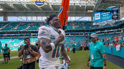 Videos Show Police Handling Of Miami Dolphins Wr Tyreek Hill Miami Herald