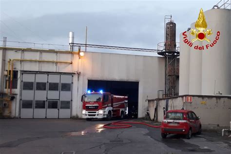 Incendio In Una Tintoria A Fuoco Un Box Adibito A Ufficio Prima Firenze