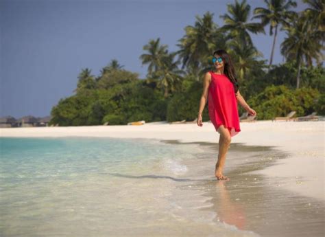 Lizzie Cundy In Red Bikini Celebrates Christmas 34 GotCeleb