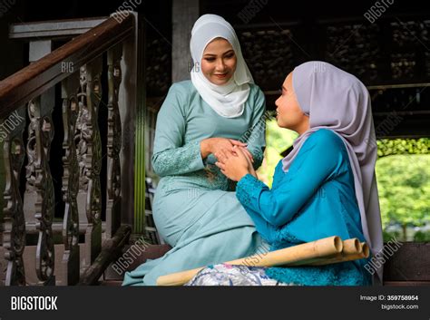 Muslim Malay Women Image And Photo Free Trial Bigstock