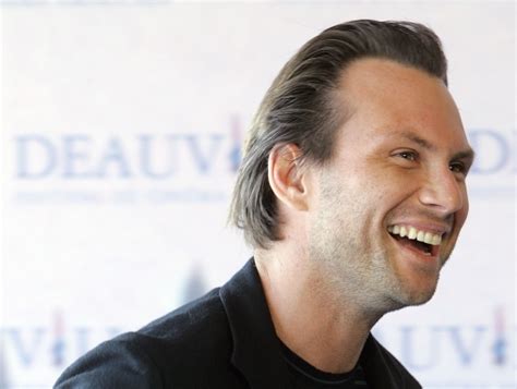 Herec Christian Slater Sa Zasn Bil S Dlhoro Nou Priate Kou Sita Sk