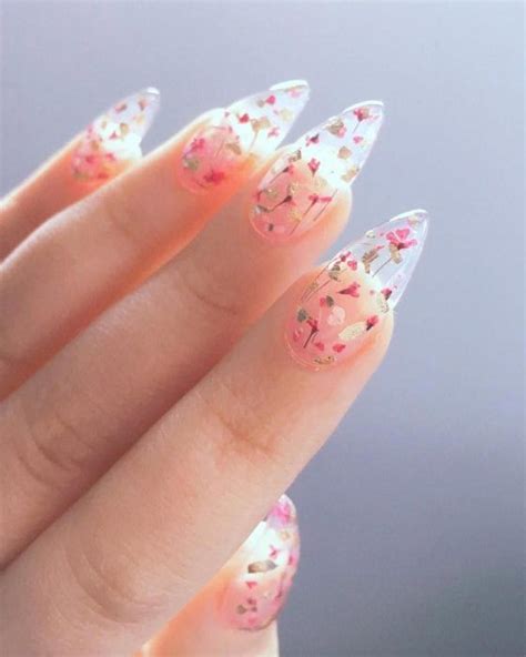 15 Diseños De Uñas Florales Que Te Harán Sentir Como La Reina De La