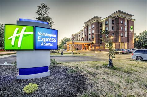 Holiday Inn Express And Suites Cleveland West Westlake An Ihg Hotel In