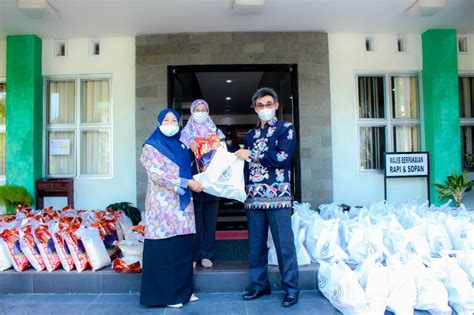 Umpr Salurkan Ratusan Paket Sembako Untuk Kaum Dhuafa Kaltengpos