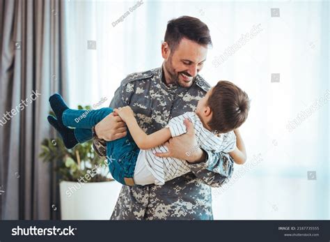 Happy Reunion One Young Soldier Family Stock Photo 2187735555 ...