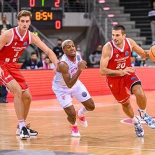 Basket Champions League Reggio Emilia Corsara A Bonn 88 84 Sassari