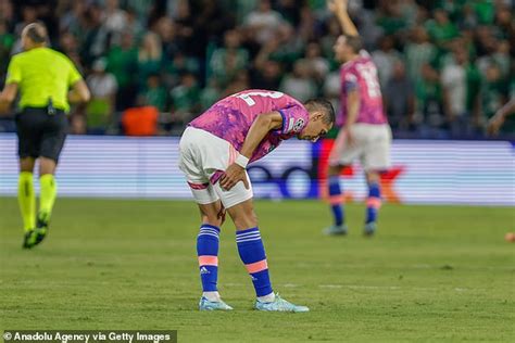 Angel di Maria leaves the pitch in TEARS after sustaining a first-half injury during Juventus ...