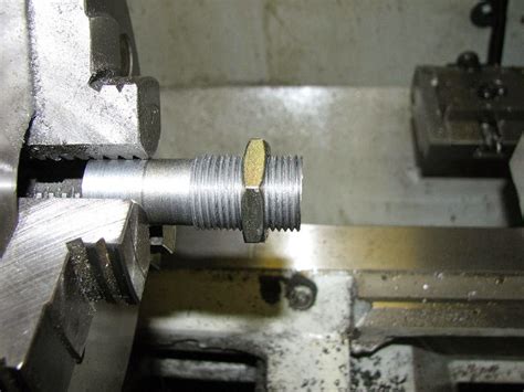 Machining: Turning thread on a Lathe