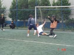 As Equipes Foram Divididas E Os Alunos Chutavam As Bolas Para O Gol Da