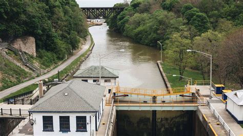 Tourist Boat Capsizes In Underground Cave In Upstate New York Killing One And Injuring 10