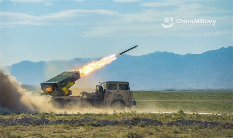 Artillerymen Practice Firing Towed Howitzers China Military