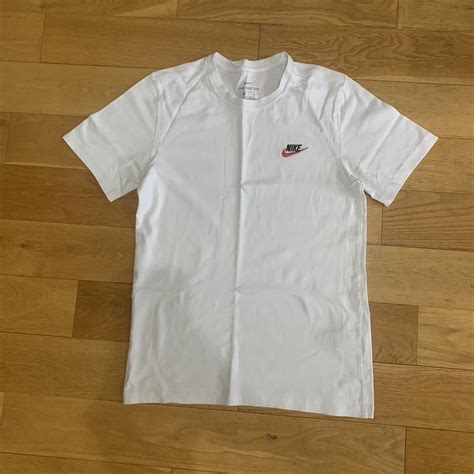 Nike Men's White T-shirt | Depop