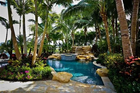 Tropical pools – beautiful and exotic landscape ideas