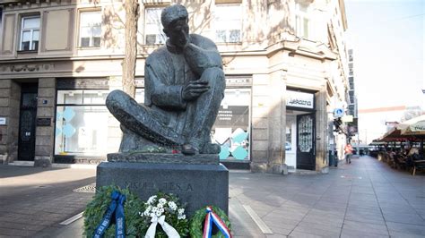 Polaganje Vijenaca Kod Spomenika Nikole Tesle U Zagrebu Povodom