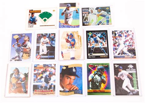 Lot Detail - MIKE PIAZZA BASEBALL CARDS - LOT OF 13