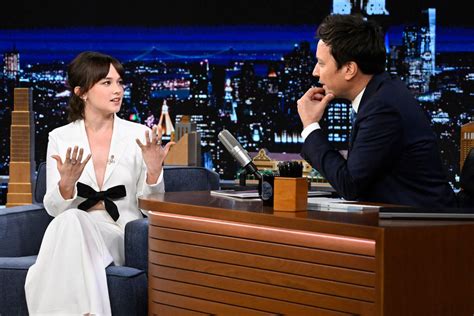 PRISCILLA Star Cailee Spaeny In Giambattista Valli On THE TONIGHT SHOW