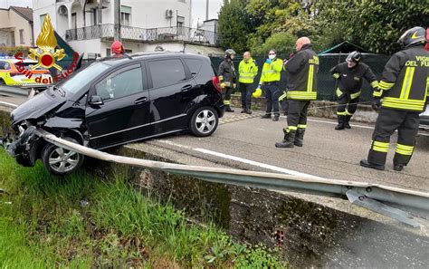 Dueville Auto Fuori Strada Ferita La Conducente Vicenzareport