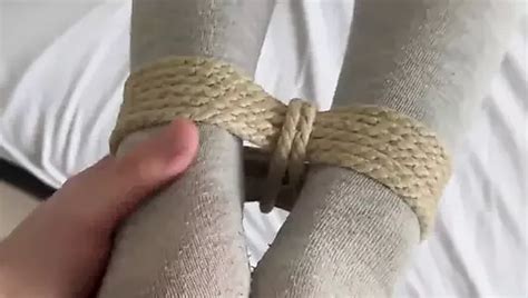 Öffentlicher Footjob norwegische MILF aus Horereu xHamster