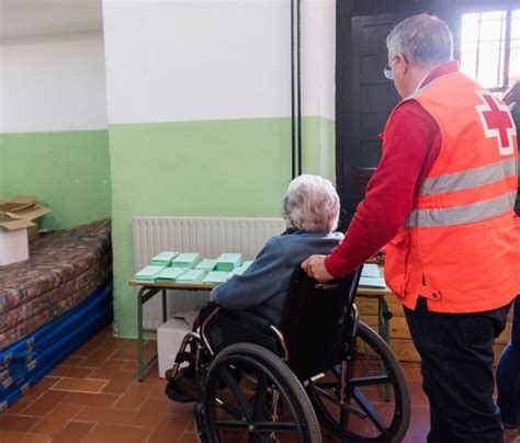 Cruz Roja habilita un servicio para acompañar a las personas con