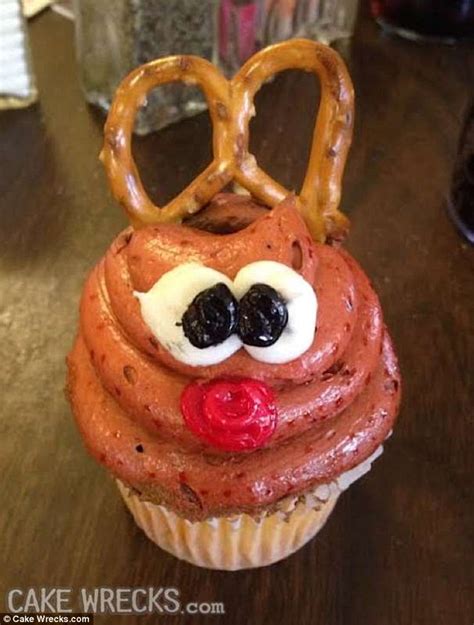 The Funniest Christmas Cake Fails Of All Time Revealed Daily Mail Online