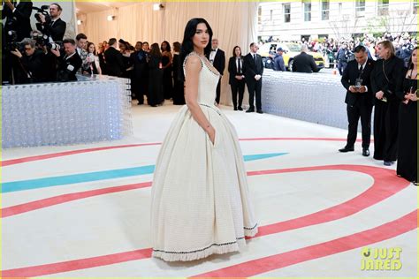 Co Chair Dua Lipa Arrives In Vintage Chanel At The Met Gala Photo