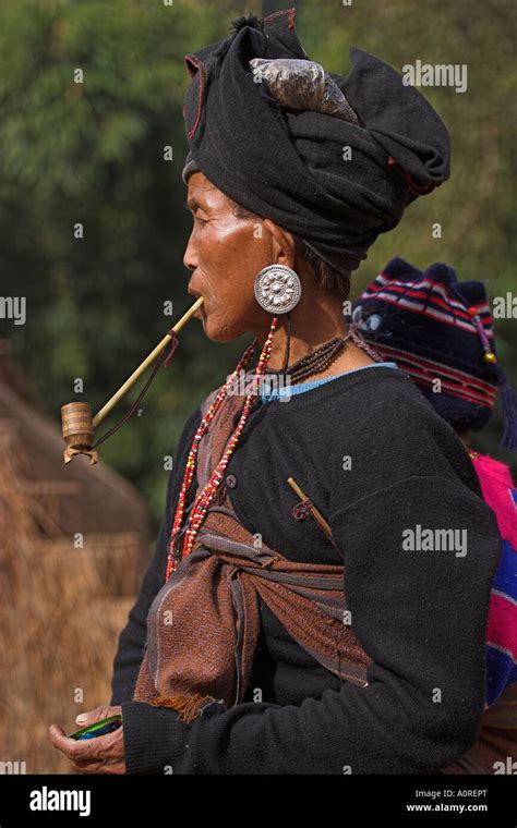 Women smoking pipe hi-res stock photography and images - Alamy