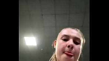 Extremo Follando Con Entrenador En El Gimnasio XVIDEOS